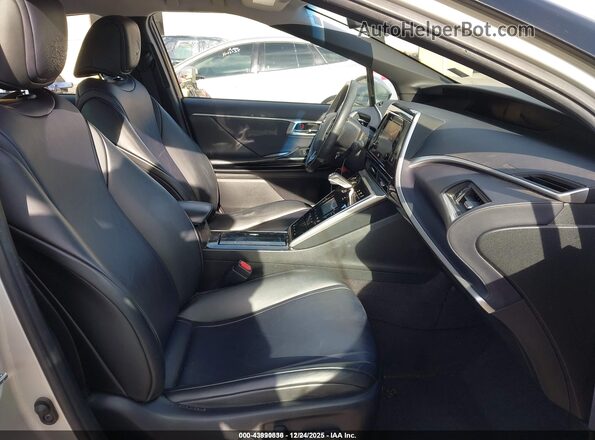 JTDBVRBD0HA003064 2017 TOYOTA MIRAI Серебряный Вид салона спереди