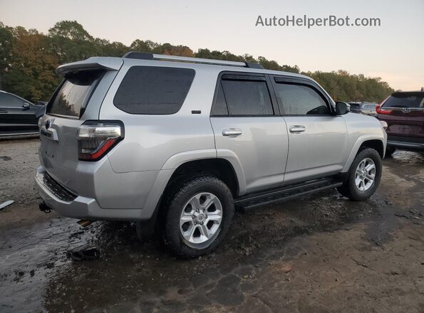 JTEMU5JR0M5907237 2021 TOYOTA 4RUNNER Серебряный Задняя правая четверть