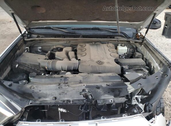 JTEMU5JR0M5907237 2021 TOYOTA 4RUNNER Серебряный Вид подкапотного пространства