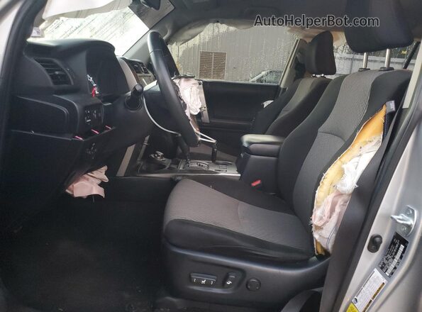 JTEMU5JR0M5907237 2021 TOYOTA 4RUNNER Серебряный Вид салона спереди