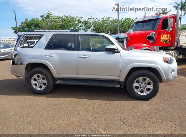 JTEMU5JR4M5921822 2021 TOYOTA 4RUNNER Silver Вид задньої частини салону