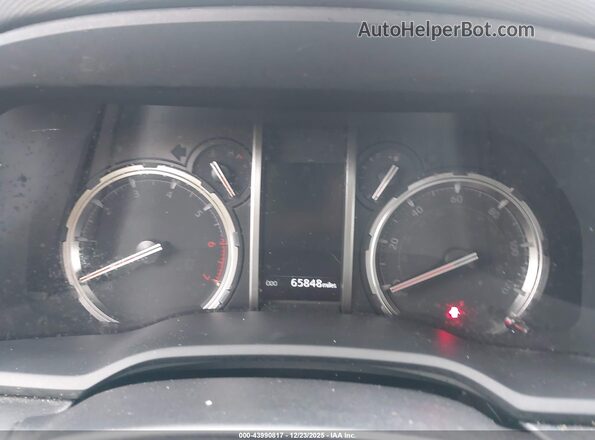JTERU5JR4P6104208 2023 TOYOTA 4RUNNER White Widok tylnych siedzeń