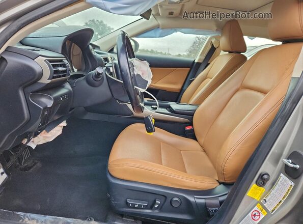 JTHBA1D29J5080246 2018 LEXUS IS Серебряный Вид салона спереди