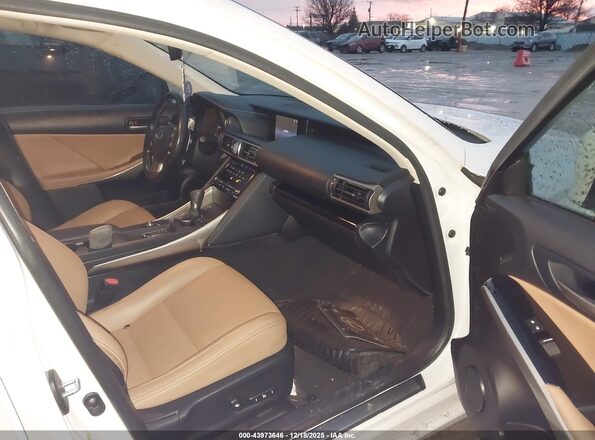 JTHCM1D2XH5021082 2017 LEXUS IS 300 White Vista interior delantera