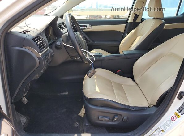 JTHKD5BH9G2252159 2016 LEXUS CT Белый Вид салона спереди