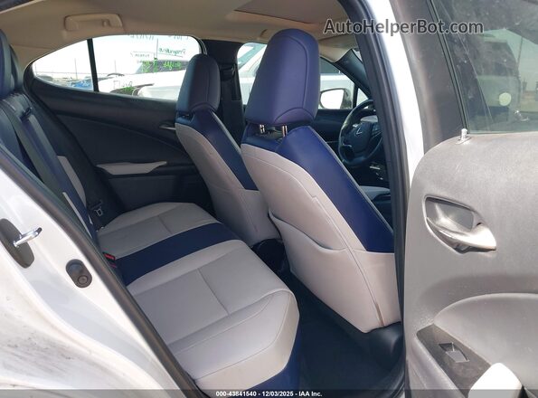 JTHP3JBH8N2047429 2022 LEXUS UX 200 White VIN კოდის სტიკერის ხედი
