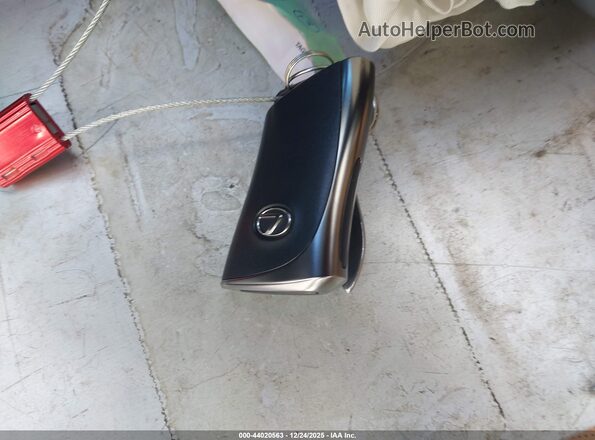 JTHP6JBH5R2192019 2024 LEXUS UX 250H White Widok deski rozdzielczej