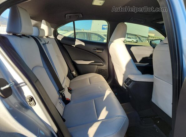 JTHP9JBH0P2066770 2023 LEXUS UX Silver Widok tylnych siedzeń