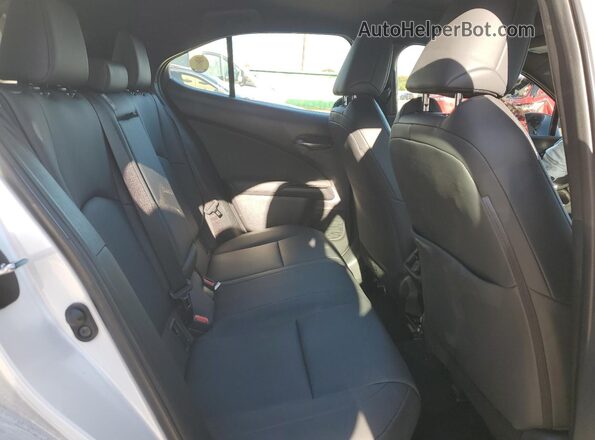 JTHP9JBH2N2055119 2022 LEXUS UX White Vista de los asientos traseros
