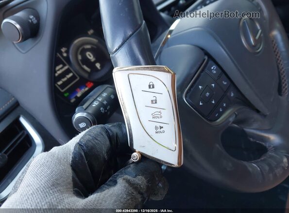 JTHP9JBH4L2029117 2020 LEXUS UX 250H Белый Вид панели приборов