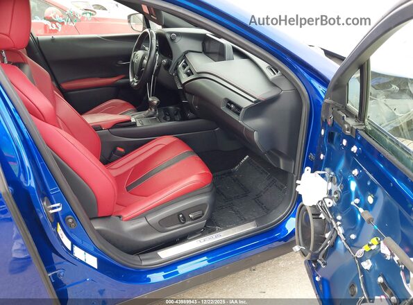 JTHU9JBH6K2016421 2019 LEXUS UX 250H Синий Вид салона спереди