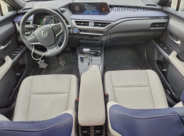 JTHU9JBHXK2007382 2019 LEXUS UX Белый Вид панели приборов