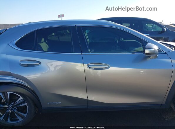 JTHX9JBH4M2042337 2021 LEXUS UX 250H Silver Widok wnętrza z tyłu