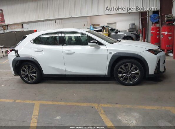 JTHY3JBH6K2003638 2019 LEXUS UX 200 White Rear interior view