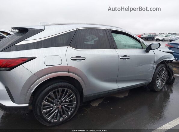 JTJCJMGA0R2015144 2024 LEXUS RX 450H+ Silver Vista interior trasera