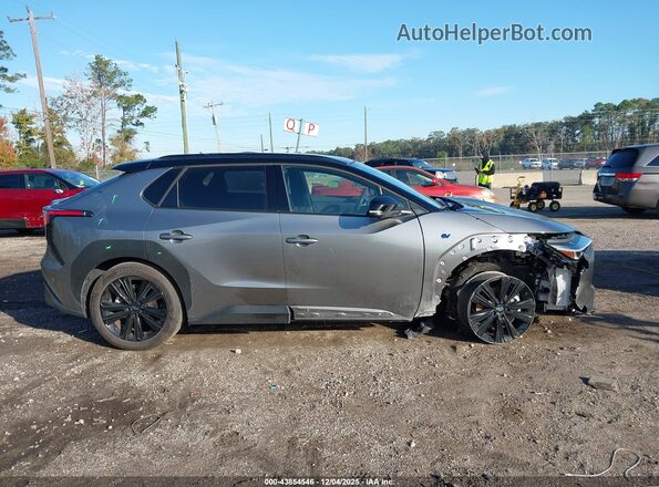 JTMABABA6SA095106 2025 SUBARU SOLTERRA Gray Widok wnętrza z tyłu