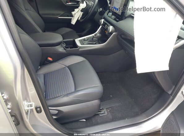 JTME6RFV6SJ071079 2025 TOYOTA RAV4 HYBRID Серый Вид салона спереди