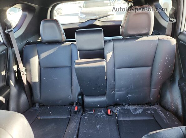 JTMNFREV3JJ735886 2018 TOYOTA RAV4 White Widok tylnych siedzeń