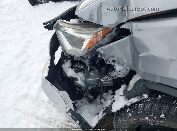 JTMRFREV9JJ212082 2018 TOYOTA LE Серебряный Вид спереди