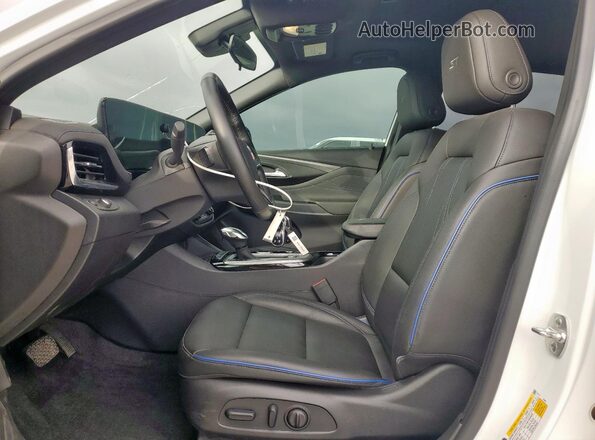 KL47LBEP1SB046039 2025 BUICK OTHER White Front interior view