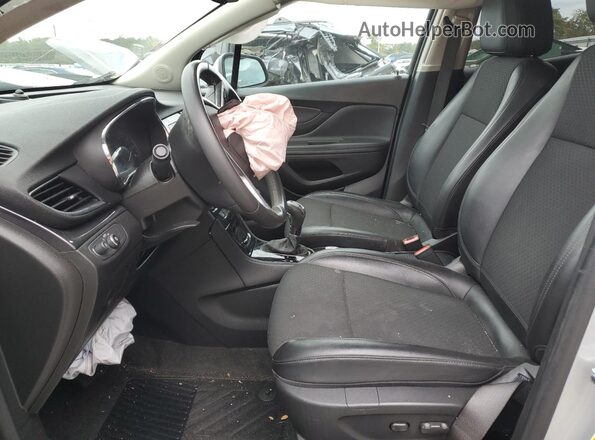 KL4CJESM2NB559708 2022 BUICK ENCORE Серебряный Вид салона спереди