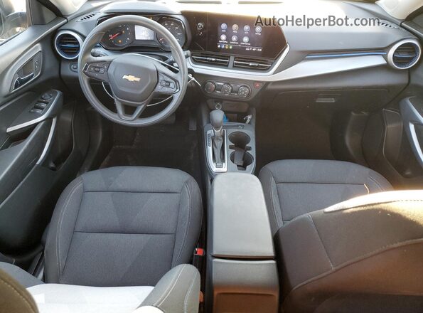 KL77LFE27RC204922 2024 CHEVROLET TRAX Синий Вид панели приборов