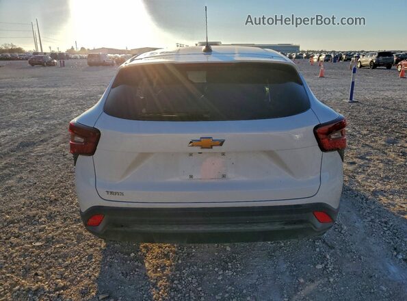KL77LFEP8SC181121 2025 CHEVROLET TRAX Белый Вид сзади