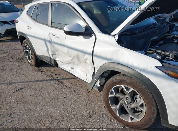 KL77LHEP4SC256912 2025 CHEVROLET TRAX Белый Вид спереди