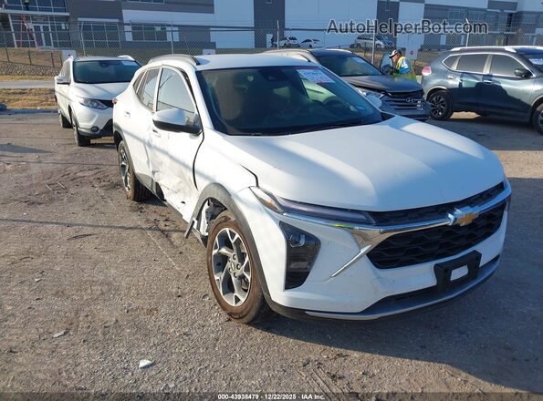 KL77LHEP4SC256912 2025 CHEVROLET TRAX Белый Передняя правая четверть