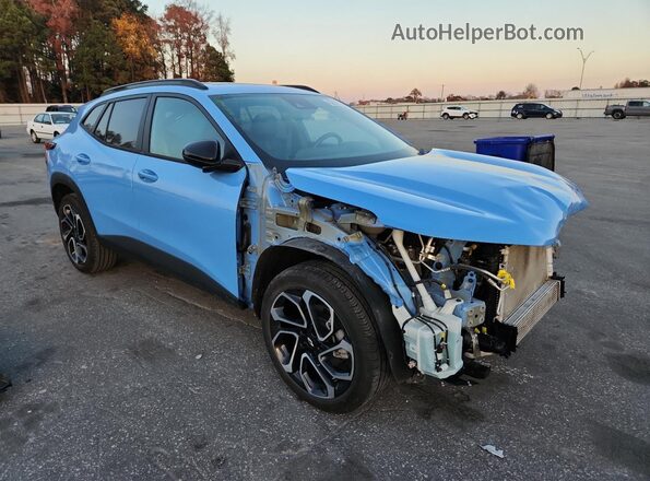 KL77LJE23RC047473 2024 CHEVROLET TRAX Синий Передняя правая четверть