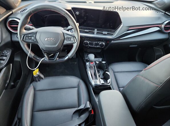 KL77LJE23RC047473 2024 CHEVROLET TRAX Синий Вид панели приборов