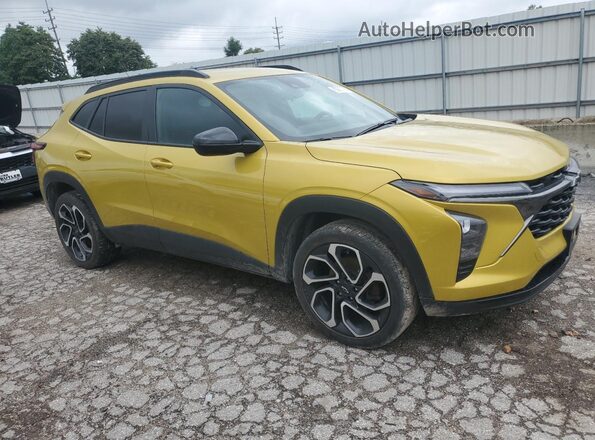 KL77LJE27RC025962 2024 CHEVROLET TRAX Золотой Передняя правая четверть