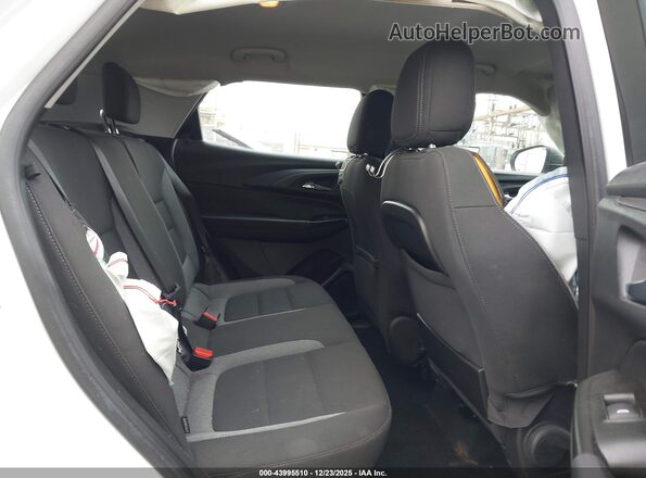 KL79MMS20NB098778 2022 CHEVROLET TRAILBLAZER White Widok naklejki z numerem VIN