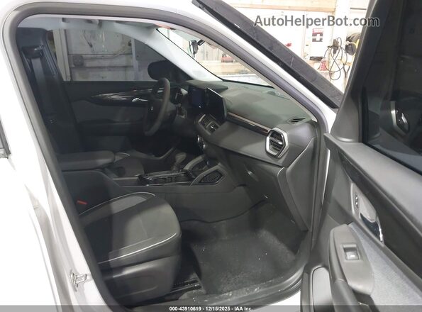 KL79MMSL8TB005821 2026 CHEVROLET TRAILBLAZER Белый Вид салона спереди