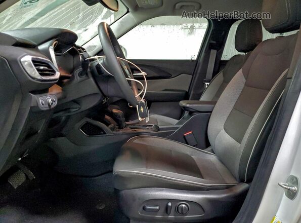 KL79MRSLXMB012624 2021 CHEVROLET TRAILBLAZER White Widok wnętrza z przodu
