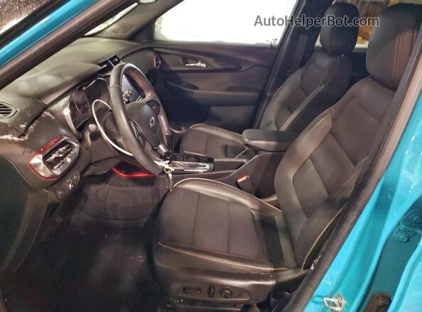 KL79MUSL1MB153875 2021 CHEVROLET TRAILBLAZER Бирюзовый Вид салона спереди