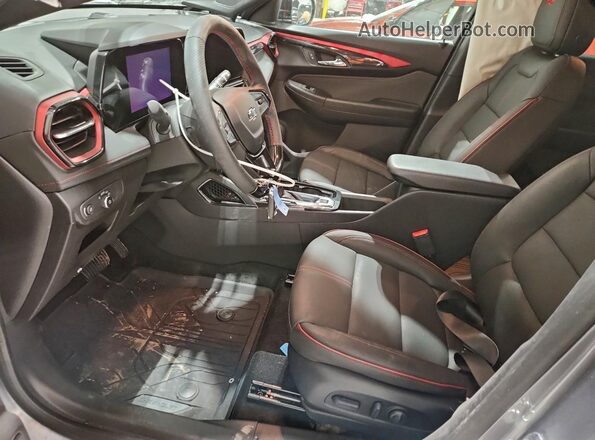 KL79MUSL3TB049113 2026 CHEVROLET TRAILBLAZER Серый Вид салона спереди