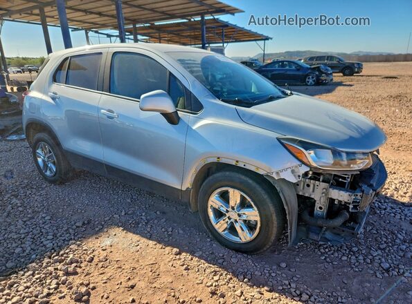 KL7CJKSBXMB302231 2021 CHEVROLET TRAX Серебряный Передняя правая четверть