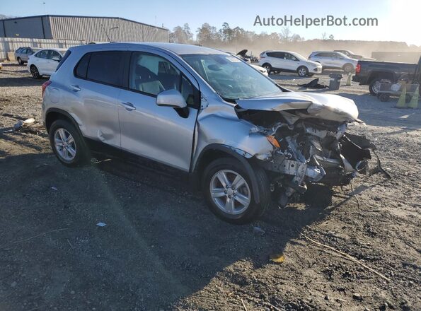 KL7CJKSM4NB545245 2022 CHEVROLET TRAX Серебряный Передняя правая четверть