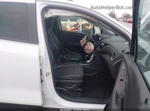 KL7CJLSB2MB310409 2021 CHEVROLET TRAX White Front interior view
