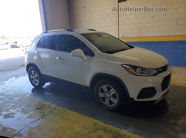 KL7CJLSB8JB581468 2018 CHEVROLET TRAX Белый Передняя правая четверть