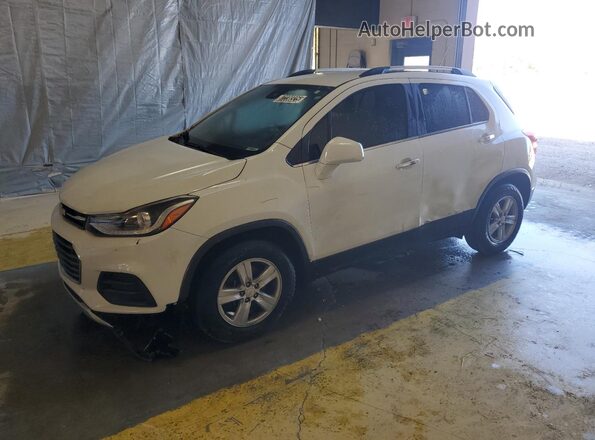 KL7CJLSB8JB581468 2018 CHEVROLET TRAX Белый Передняя левая четверть
