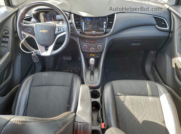 KL7CJPSB4JB712998 2018 CHEVROLET TRAX Silver Dashboard view