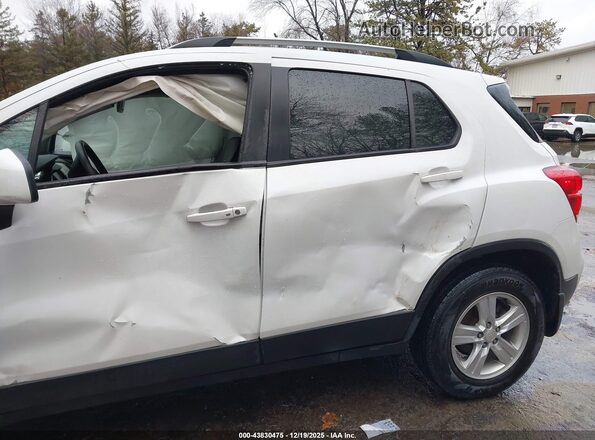 KL7CJPSM5NB533120 2022 CHEVROLET TRAX White Front view