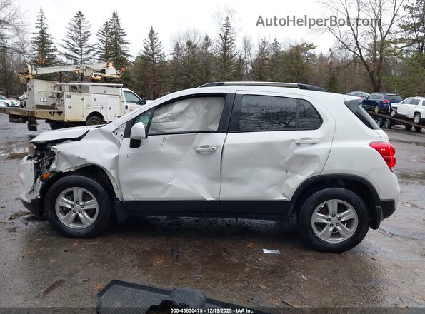 KL7CJPSM5NB533120 2022 CHEVROLET TRAX White 360 interior view
