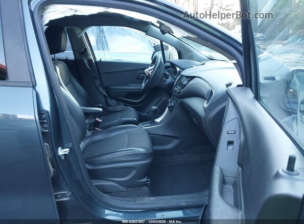 KL7CJPSM6MB364319 2021 CHEVROLET TRAX Серый Вид салона спереди
