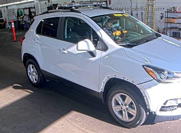 KL7CJPSM6NB519792 2022 CHEVROLET TRAX  Widok wnętrza z tyłu