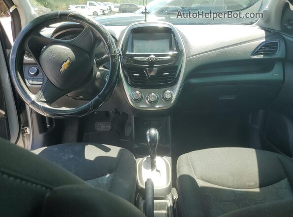 KL8CB6SA0JC420639 2018 CHEVROLET SPARK Silver Widok deski rozdzielczej