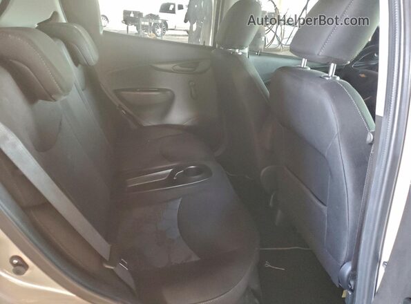 KL8CB6SA4JC447066 2018 CHEVROLET SPARK Cream Vista de los asientos traseros