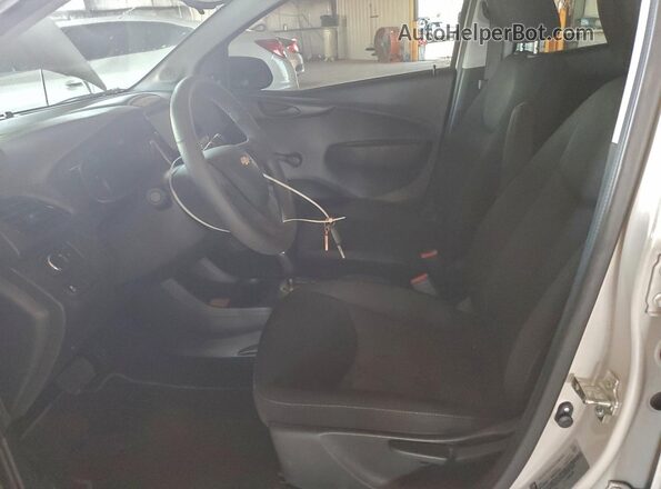 KL8CB6SA4JC447066 2018 CHEVROLET SPARK Cream Vista interior delantera